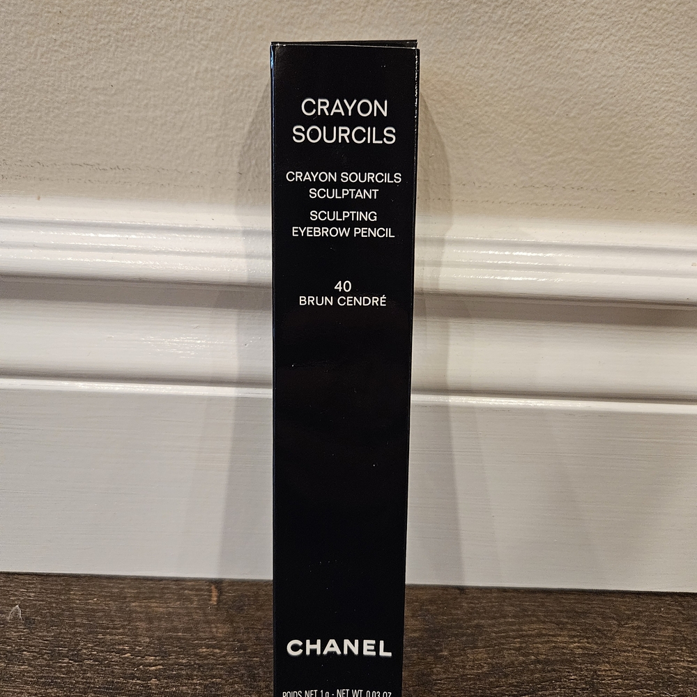 CHANEL Sculpting Eyebrow Pencil in Brun Cendré